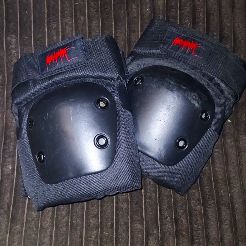 Airwalk Knee Pads    X SMALL